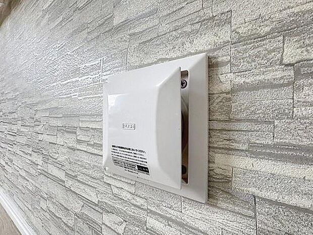 【２４時間換気システム】従来の自然換気とは異なり、強制的に室内の空気の入れ替えを自動的に行う事を可能とした「換気設備」のこと