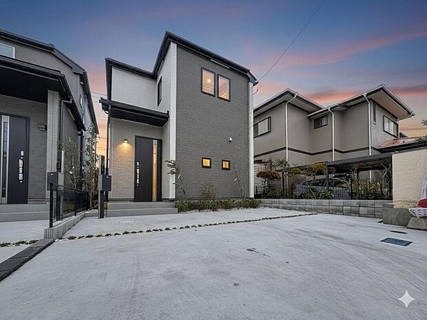 【駐車場】ファミリーカーの需要が多い中、駐車場も広めに確保いたしました。