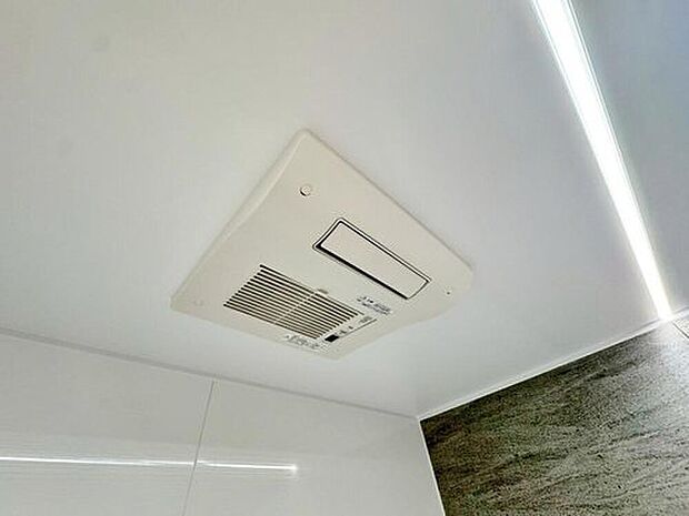 【浴室換気乾燥機】明日はお出かけで今日中に洗濯を・・と思っても最近は雨続き・・浴室換気乾燥機はそんな負担を減らしてくれます。また、冬場などは、入浴前に暖めておくとお着替えも楽々です。