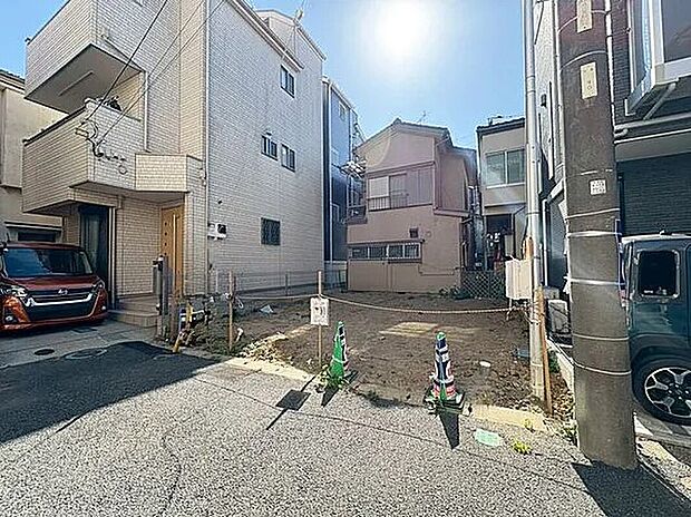 【前面道路含む現地外観写真】静かな環境、アクセスの良さ、家族とのおだやかな生活が楽しめそうです♪