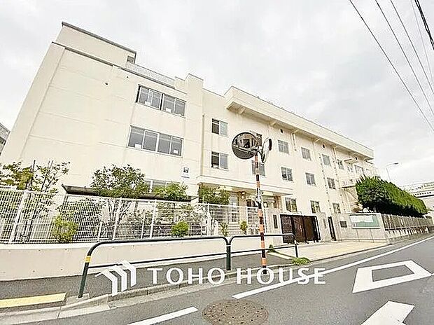 足立区立第十二中学校（約526m）