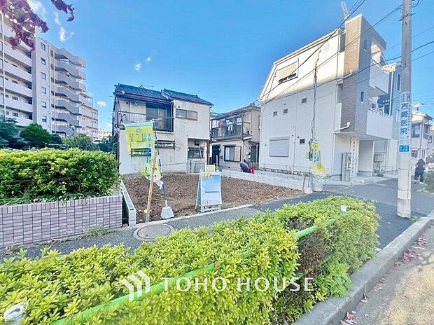 【現地外観写真】今日も、明日も、この街で、きっと誰かがしあわせになる物語が描かれていくはずです。同じ風景が毎日365日、まったく違う顔を見せてくれる。爽快な風も毎日やさしく頬をなででくれます。