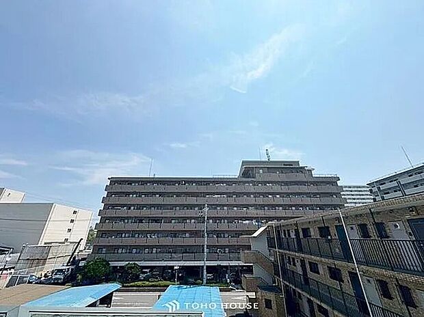 【その他】「穏やかな街並みの眺望」穏やかな街並みを一望しながら、爽やかな風と柔らかく降り注ぐ陽光を感じて頂けます。心地良い開放感が暮らしにゆとりと充足感をもたらします。