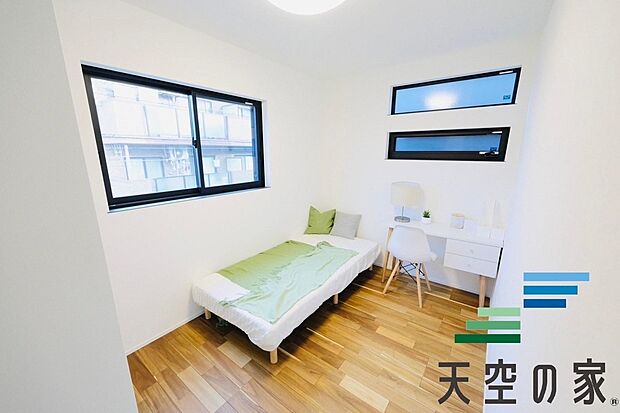 【施工例【内観】】【同仕様】日当たり良好な居室で、風通しも良好です。