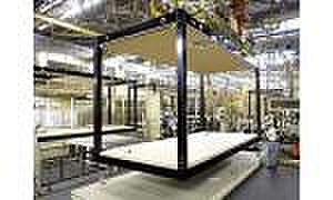 【構造】より良い品質を実現するため住まい全体の約85%を工場で生産しています。システム化された生産工程、充実した人材育成プログラム、500項目に及ぶ検査体制等によりバラツキのない安定した家づくりをしています。