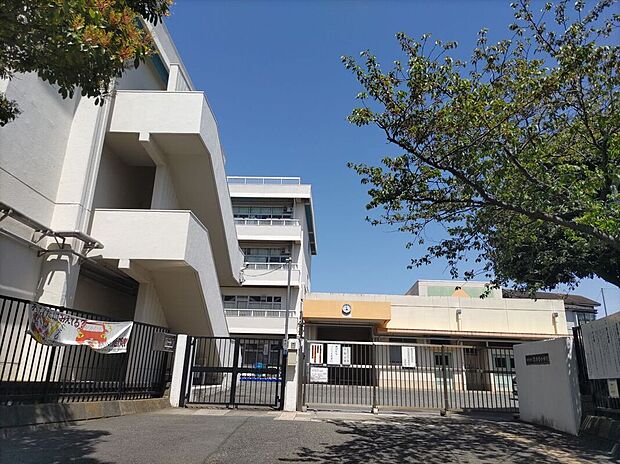 高舟台小学校（約550m）