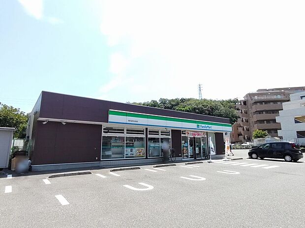 ファミリーマート横浜釜利谷南店（約1,900m）