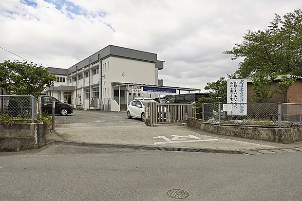桜井小学校（約700m）
