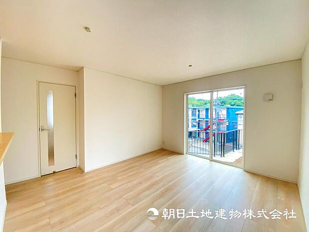 生活スタイルに柔軟に対応でき、将来まで家族を温かく守り続けるリビングです