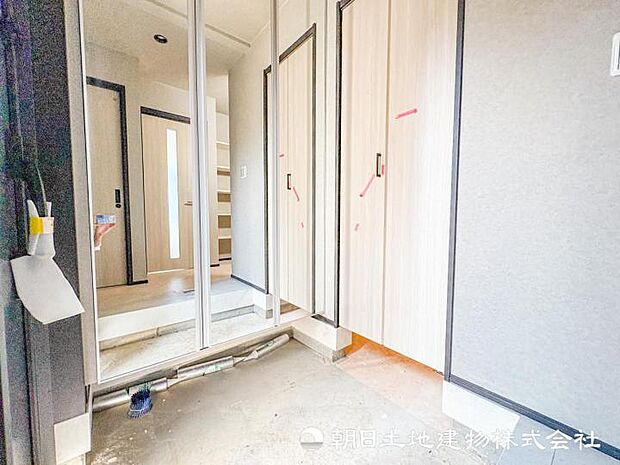 【3ＬＤＫ】【玄関】リビングまでの帰宅動線がいい玄関は家族の自然なふれあいやお子さんの行動が把握しやすくなります