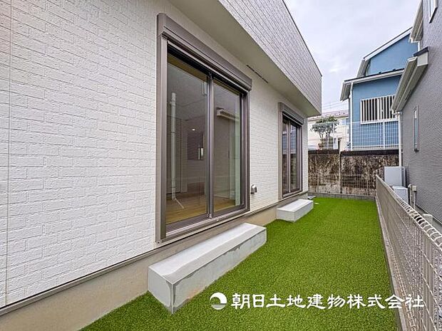 【現地写真】【お庭】BBQやDIY、庭キャンプなど大活躍するプライベートスペース！　ペットの運動スペースとしても重宝します。