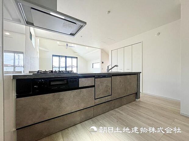 【現地写真】【キッチン】家族の家事参加のハードルがさがりやすい対面キッチン