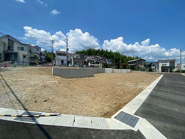 【全区画前道６ｍを確保！】
同時期に新生活を始めるご家族ばかりなのでコミュニティにもなじみやすい♪
現地や周辺環境のこと何でもお気軽にお問い合わせください！（2025/7）撮影