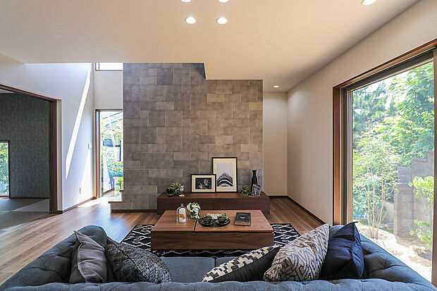 ■施工例:リビング
テレビ裏収納付き!生活感のでやすい配線なども隠せます♪