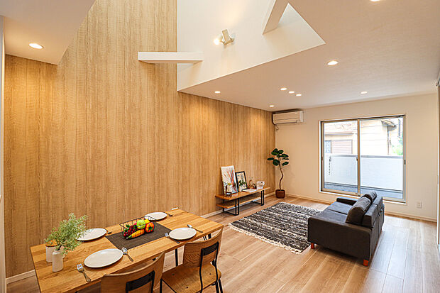 【吹抜け/施工例】リビング上部に吹抜を設置することでお部屋が広く感じ、明るい光が差し込みます!