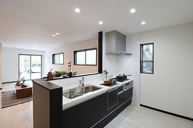 【■施工例:キッチン】対面式キッチンはリビングで遊ぶお子様の様子を見ながら家事ができます♪