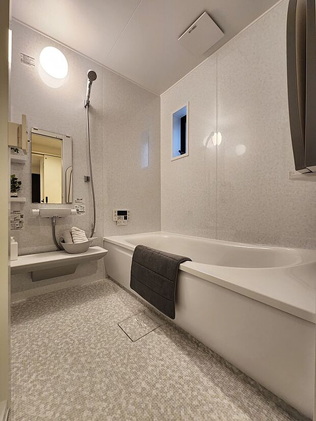 【ドリームタウンシリーズ施工例】■1坪タイプのゆったりとした浴室!浴室暖房乾燥機付きのため、寒い冬の時期のヒートショック対策にも♪