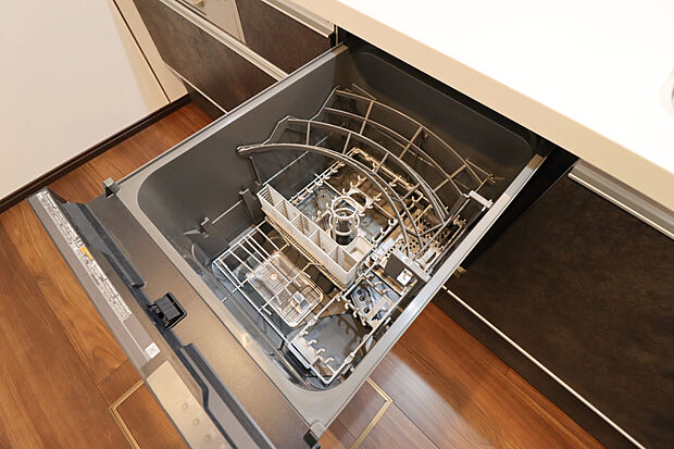 【食器洗い乾燥機】■後片付けをサポート!食事後の家族のくつろぎタイムもゆっくりと過ごせます♪
■朝食準備や送り迎え…と忙しいママも大助かり!