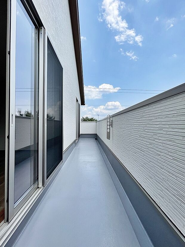 【施工例】バルコニー:2面バルコニーなので、お洗濯が多い日も困りませんね♪