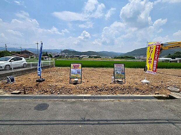 【現地までスタッフがご案内致します!】
2区画分譲から、一括プラン・平屋プランなど様々な新築参考プランをご用意しております!自由設計対応なのでまどりの変更も可能です!(写真撮影:R7.7)