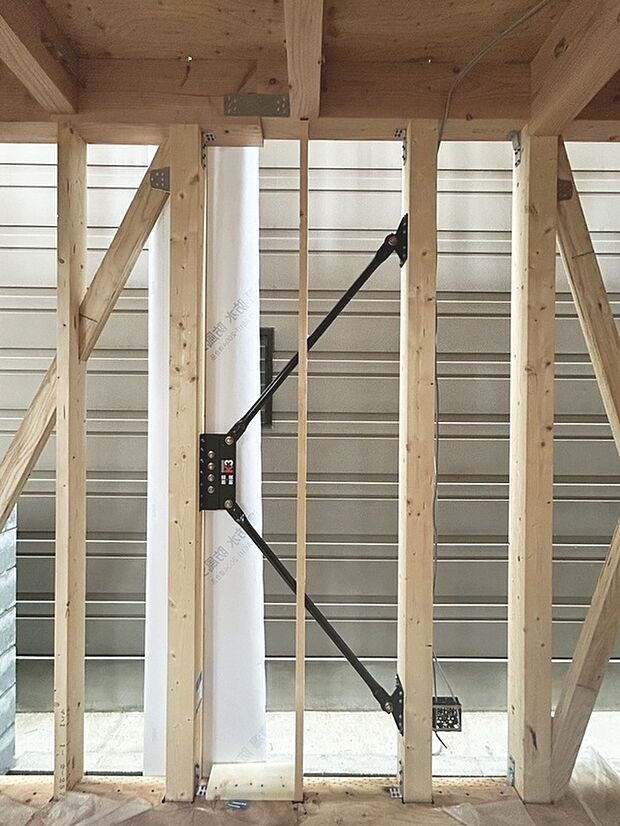 弊社では地震の揺れに効果的な”耐震×制震”ダンパーK3を採用しています。