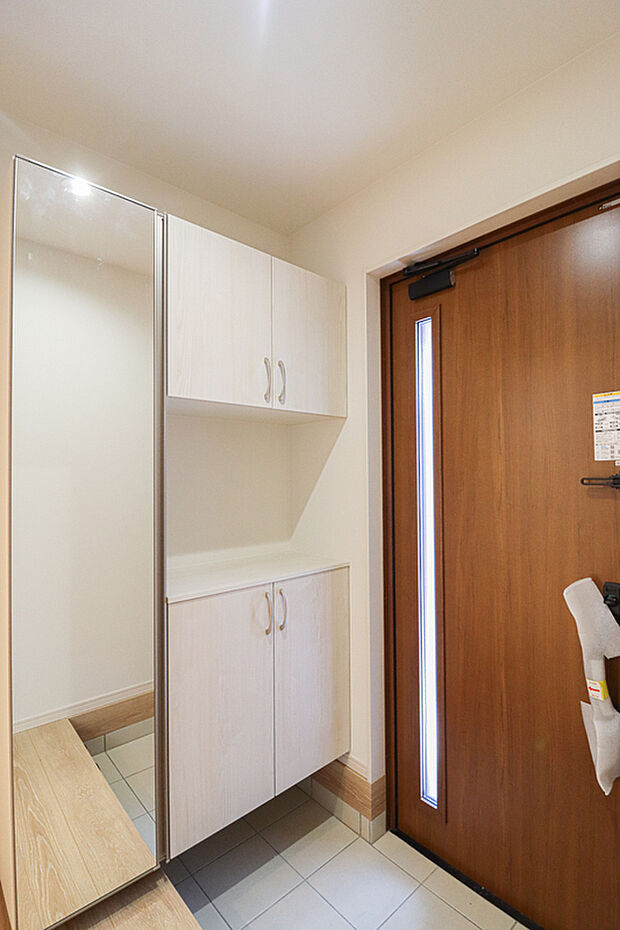 【【玄関】】「いってらっしゃい」「おかえりなさい」がウキウキするさわやかな玄関スペースです!(※施工例)