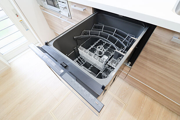 【【食器洗浄乾燥機】】後片付けをサポート!食事後の家族のくつろぎタイムもゆっくりとできます!朝食準備や送り迎え…と忙しいママも大助かり!(ドリームタウン仕様例)