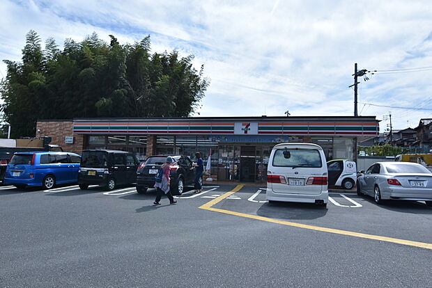 セブンイレブン向日南垣内店(約720m)