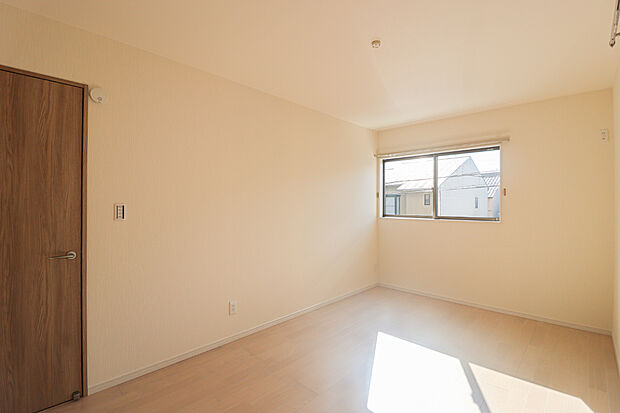 【【洋室】】お持ちの家具の配置を考えると洋室のお部屋が暮らしやすいという方に。こだわりの家具やインテリアもしっくり収まります!