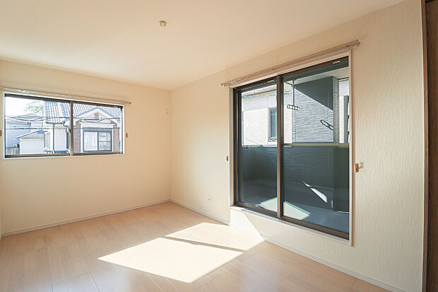 【【洋室】】落ち着きがある主寝室や遊び心と可愛らしさが共存した子ども部屋など毎日過ごすプライベートな居室を寛げる空間に。