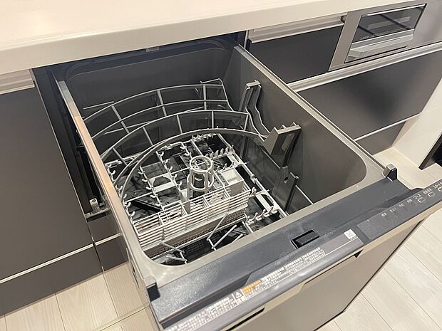 【【食器洗浄乾燥機】】■後片付けをサポート!食事後の家族のくつろぎタイムもゆっくりともてます♪
■朝食準備や送り迎え…と忙しいママも大助かり!(ドリームタウン仕様例)