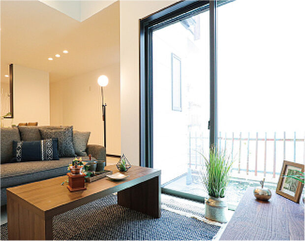 【【全居室LOW-E複層ガラス】】■遮熱、断熱、省エネ性能にも優れ、より快適な住まいを実現します。また、結露を減らして汚れの進行や、ダニ・カビを抑制してくれます。（ドリームタウン仕様例）
