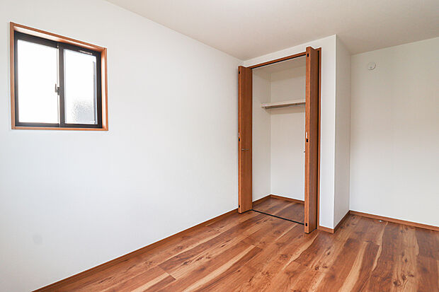 【【洋室6帖】】全居室収納付きで自然とお片付け上手に♪(写真撮影:R6.10)