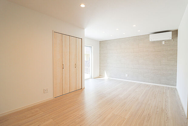 【【リビング】】「ただいま」「おかえり」が聞こえるリビングイン階段のお家！（写真撮影R7.4）