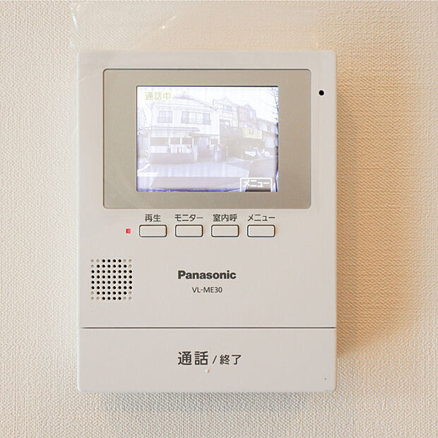 【TVモニター付きインターホン】来客者を確認出来るTVモニタ-付インターフォン。
普段の生活時はもちろん、お子様が一人でお留守番する際にも安心ですね!(ドリームタウン仕様例)