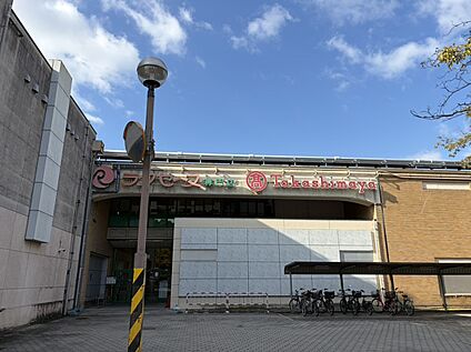 ラクセーヌ専門店 約1421m(徒歩１８分)