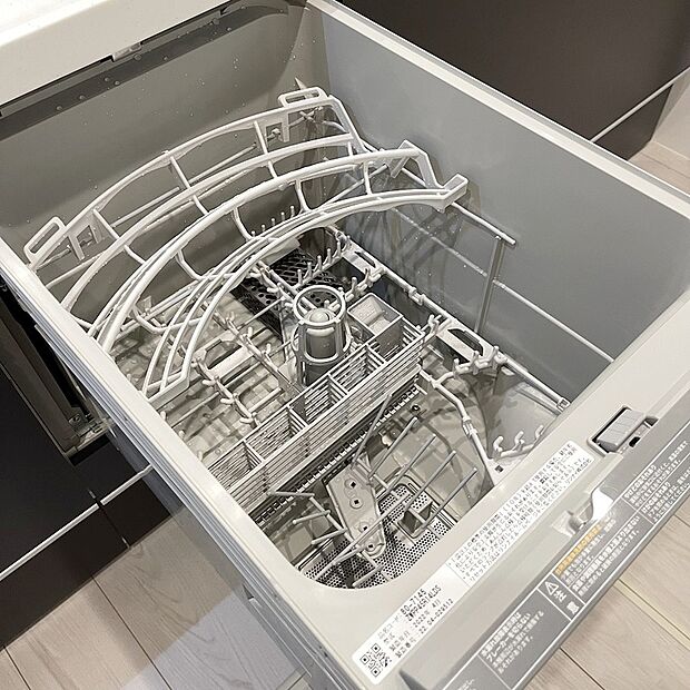 【【食器洗い乾燥機】】■後片付けをサポート!食事後の家族のくつろぎタイムもゆっくりと過ごせます♪
■朝食準備や送り迎え…と忙しいママも大助かり!