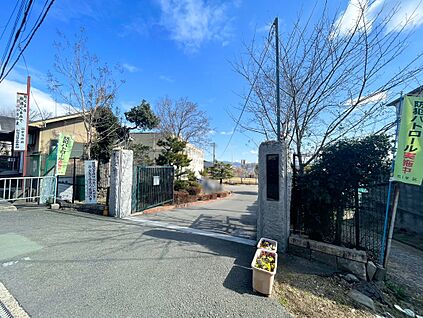 松陽小学校 約25ｍ(徒歩1分)