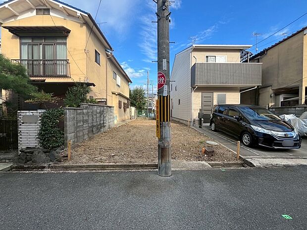 現地はもちろん、スーパー・コンビニ・ドラッグストア・小学校・中学校などの位置確認も一緒にご案内させていただきます♪※電柱は移設予定です