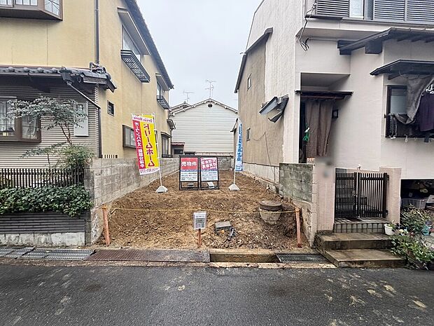 【【現地前道写真】】＼☆土地のみのご購入も可能☆／
好きなハウスメーカー・建築会社で建築OK！
設計やデザインなどのこだわりが強い方、好きなだけ時間をかけて家造りをしたい方にオススメ！