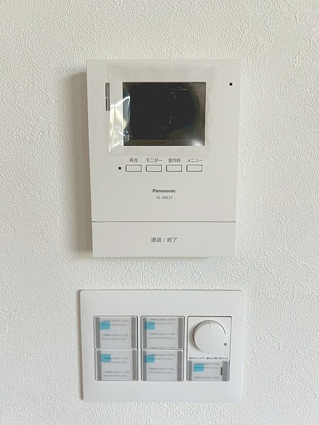 【【モニター付きインターフォン】】来客者を確認出来るTVモニタ-付インターフォン。
普段の生活時はもちろん、お子様が一人でお留守番する際にも安心ですね!