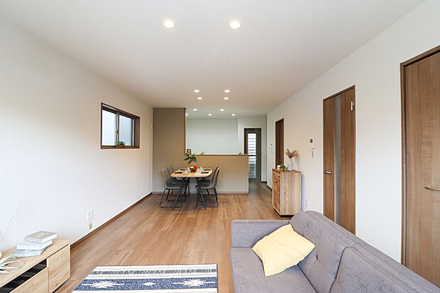 【【ドリームタウンシリーズ施工例:リビング】】\弊社の新築施工例です/「実際にどんな仕様の建物が建つの?」そんな方!モデルハウスへご招待致します!