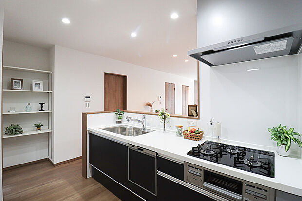 【【ドリームタウンシリーズ施工例:キッチン】】キッチンワークしながら大切な家族との会話を楽しむ。家族のコミュニケーションが生まれるキッチンです♪