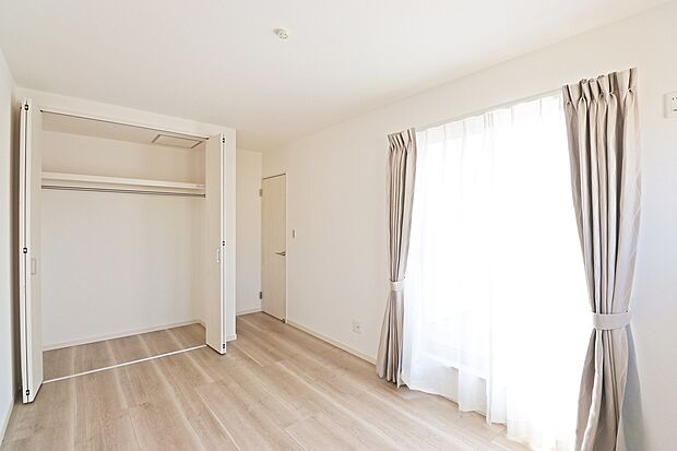 【【ドリームタウンシリーズ施工例：洋室】】当社では、お客様のライフスタイルに合わせた自由設計プランも対応しております！夢のマイホームを一緒につくりませんか？