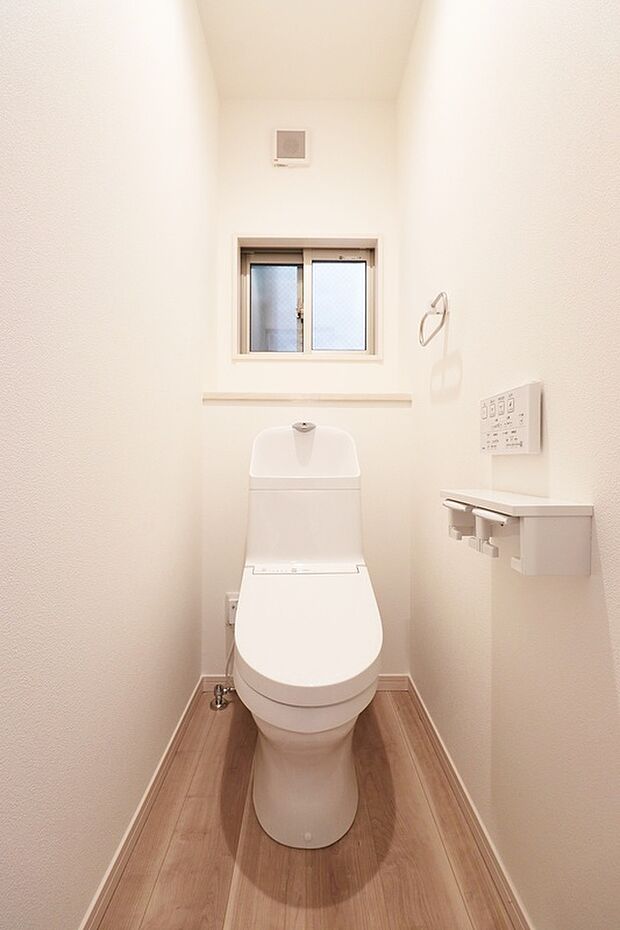 【【ドリームタウンシリーズ施工例：トイレ】】今では当たり前のウォシュレット付き。便座を温める機能もついていて、居心地良くてトイレから出られなくなるかも！