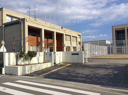 向日市立西ノ岡中学校 約1537ｍ