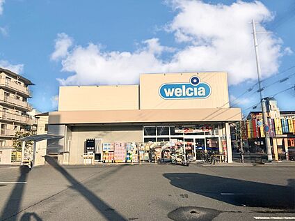 ウエルシアダックス 向日物集女店 約679ｍ