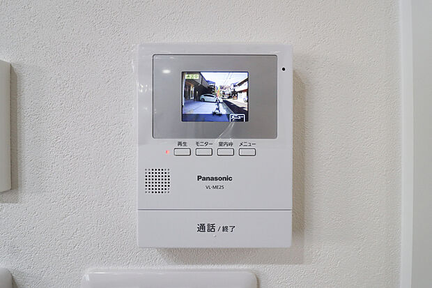 【【ドリームタウン施工例：TVモニター付きインターホン】】■来客者を確認出来るＴＶモニタ-付インターフォン。
普段の生活時はもちろん、お子様が一人でお留守番する際にも安心ですね！