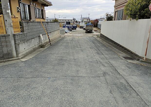 分譲地出入口6m(アスファルト舗装)