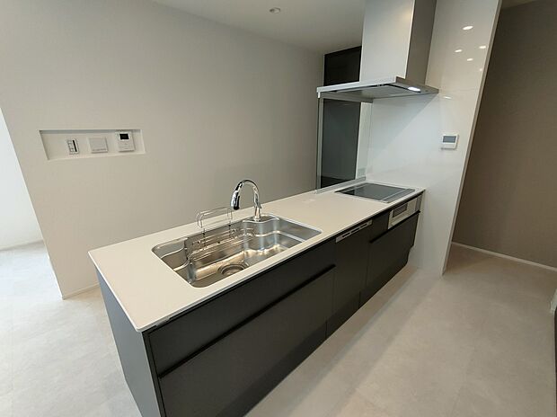 【【4号地】キッチン】IHクッキングヒーター・グリル・タッチレス水栓・浄水器・食器洗乾燥機・パントリー